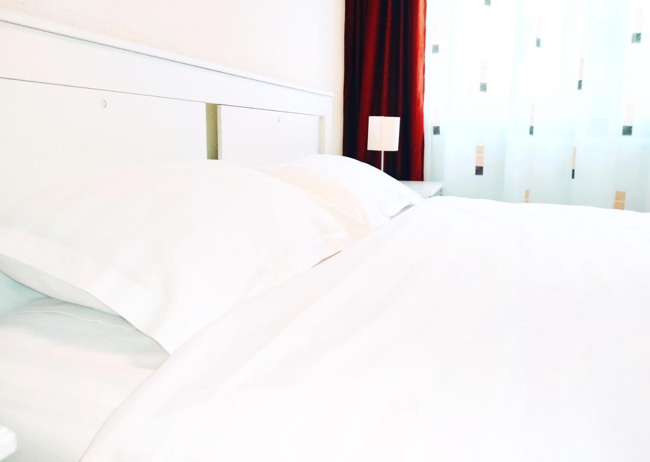 Smart Apartament Piatra Neamţ Екстериор снимка