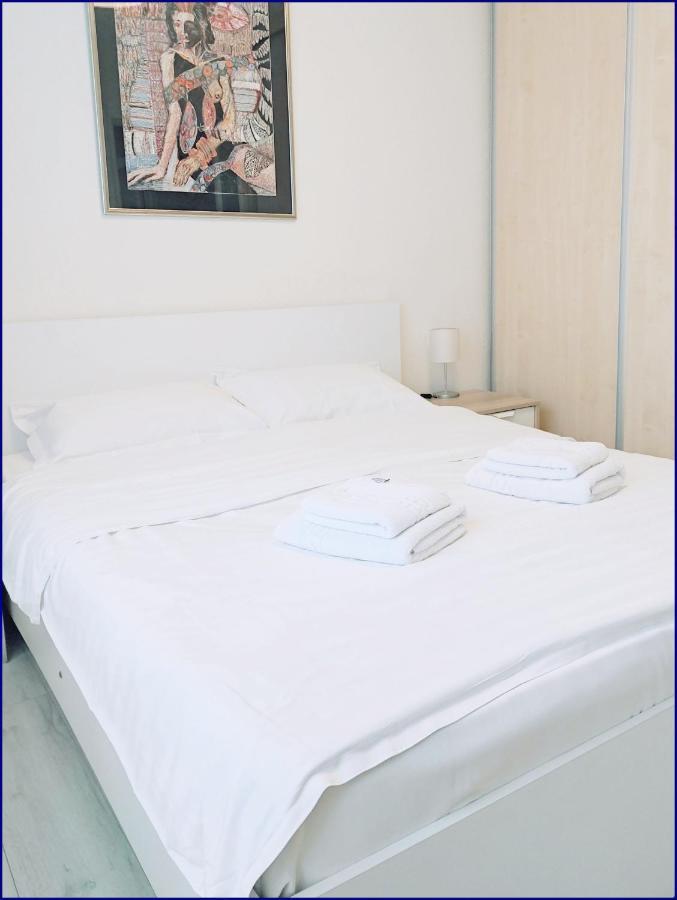 Smart Apartament Piatra Neamţ Екстериор снимка